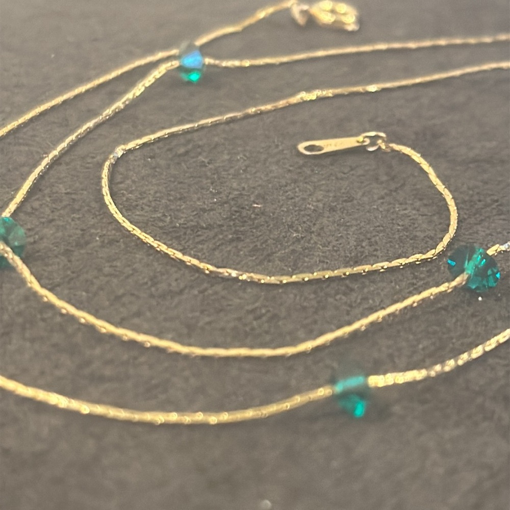 🛑🛑SOLD 🛑🛑Vintage Liquid Gold Necklace with Green Glass Crystals - Picture 11 of 17